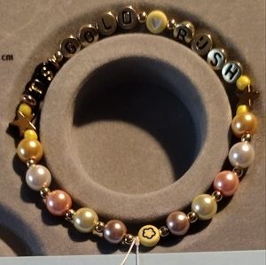 Taylor Swift - Gold Rush bead